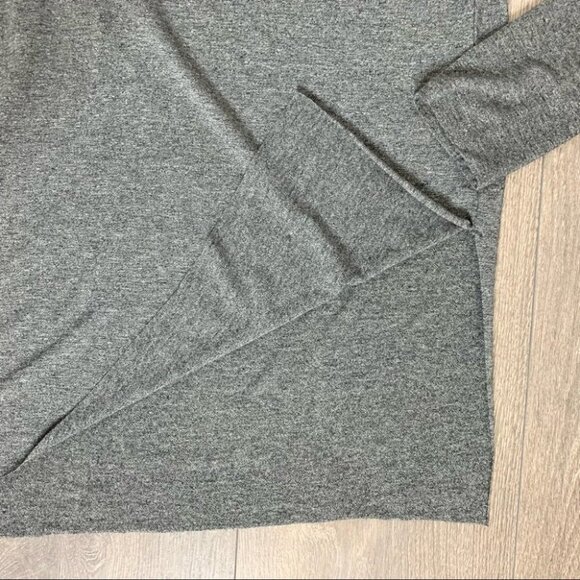 Aritzia Wilfred Long Sleeve Asymmetrical Hem Side Slit Top long sleeve Grey XS - Picture 8 of 14